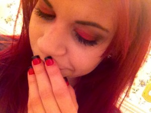 Red nails & eyeshadow